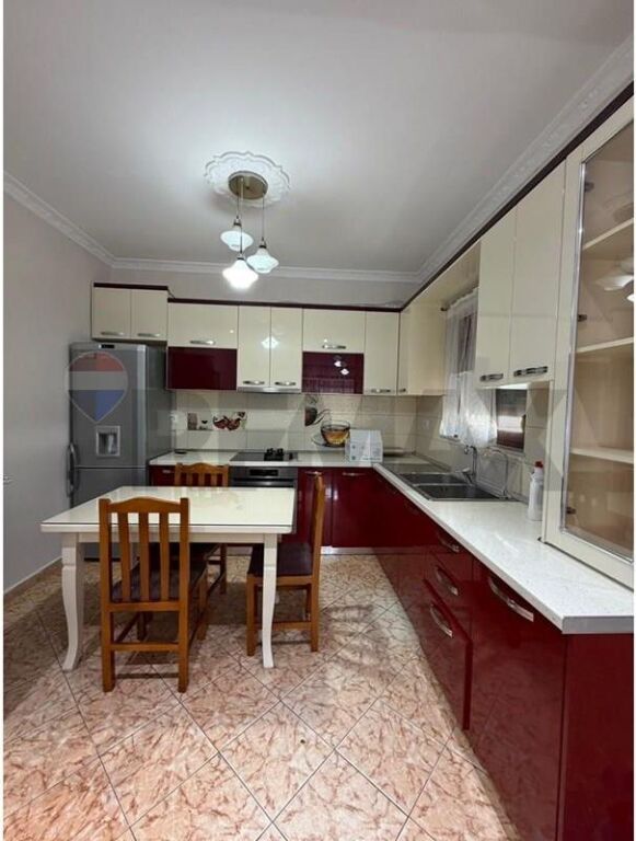 Jepet me qira apartament 2+1+2, kati i dyte i viles ne Selite