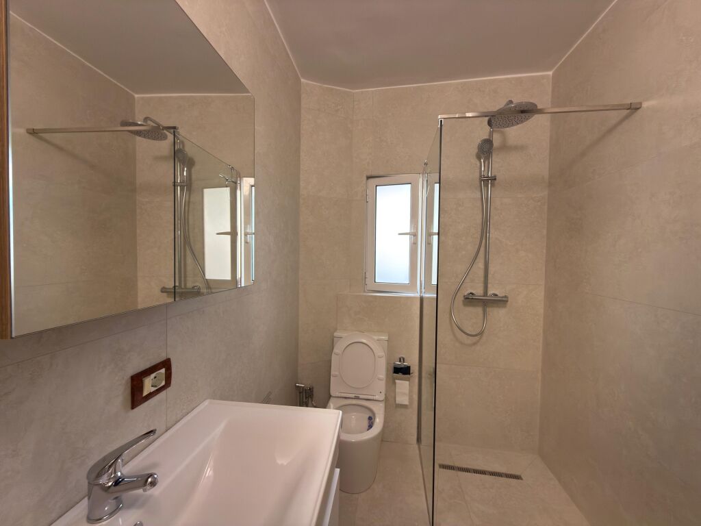 Ekskluziv, jepet me qira apartament luksoz 1+1 i sapo arredar në zonën e Alliasit, Tiranë