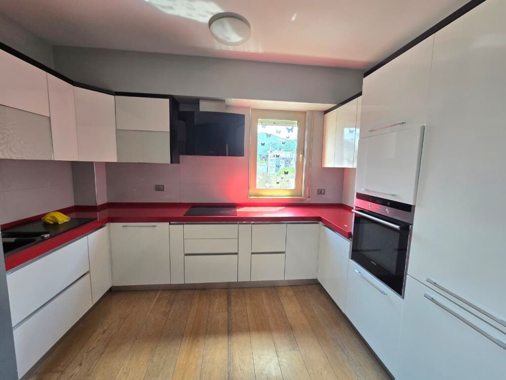 Apartamente 2+1 Ne Shitje, Me Pamje Mbi Liqenin e Thate