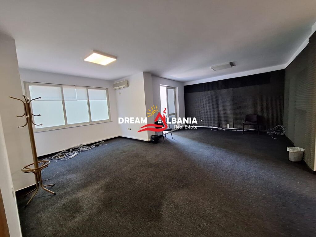 Jepet Me Qera Ambient Biznesi ne Bllok Prane Rruga Brigada VIII.(ID 42611541)
