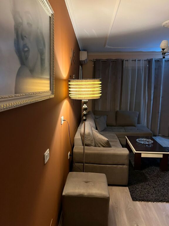 Jepet apartment me Qira 1+1  E mobiluar  Kati 4  Komplet mageneti tek 21 dhjetori  Cmimi 50.000 mi leke