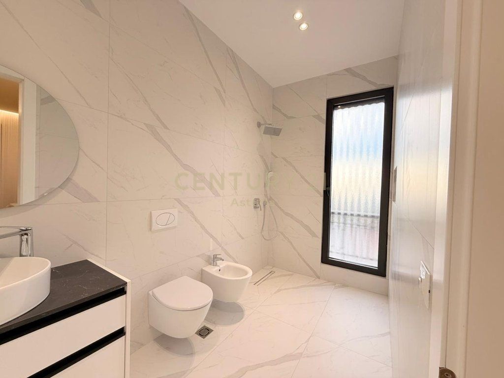 JEPET ME QIRA APARTAMENT PREMIUM 2+1+2+POST PARKIMI TE "KOMPLEKSI DELIJORGJI"