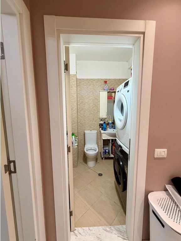 VENDESI APPARTAMENTO 3+1+2 ALLA KOMUNA PARISIT