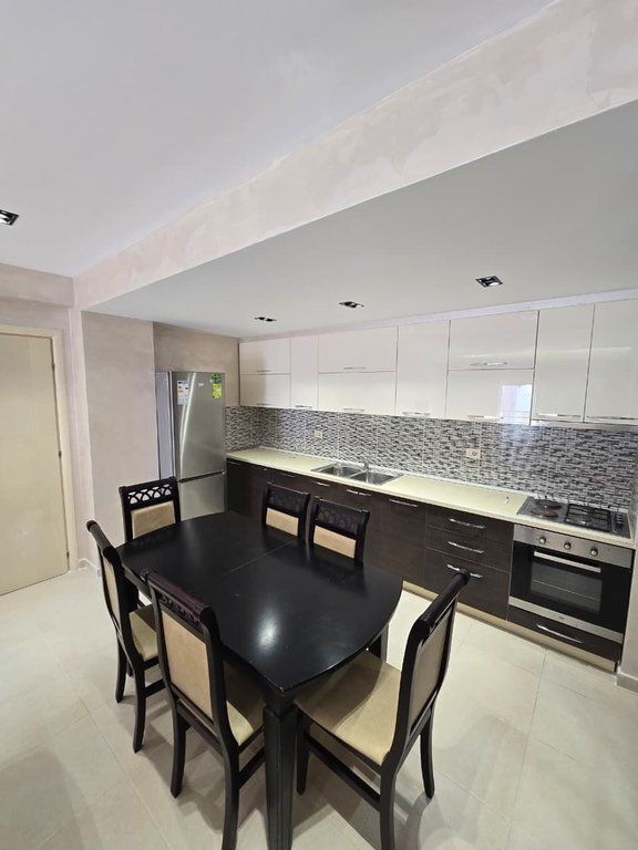 Jepet me qera apartament 2+1 tek Kompleksi Malajzan!! 500 € /Muaj