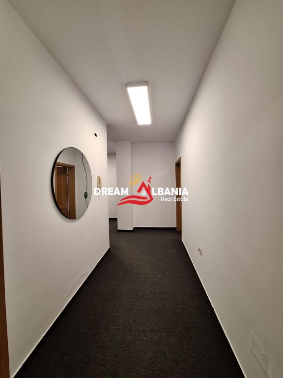 Jepet Me Qera Ambient Biznesi ne Bllok Prane Rruga Brigada VIII.(ID 42611541)