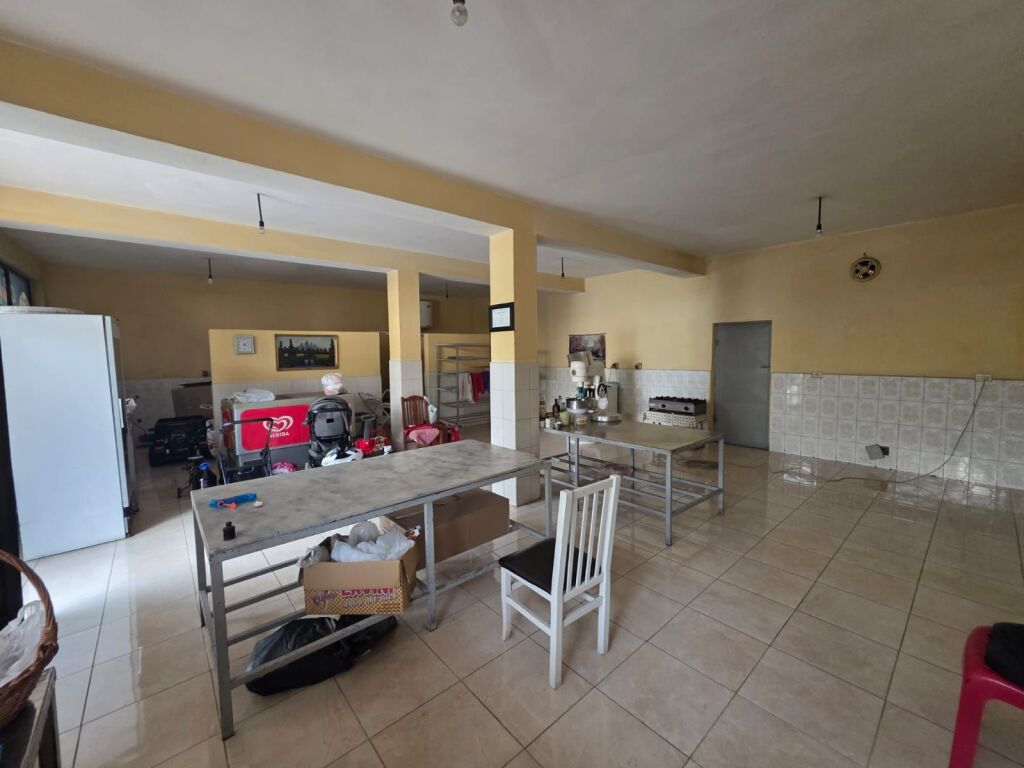 FOR RENT BUSINESS UNIT FLOOR 0 117 M2 IN INSTITUTE 700 EURO