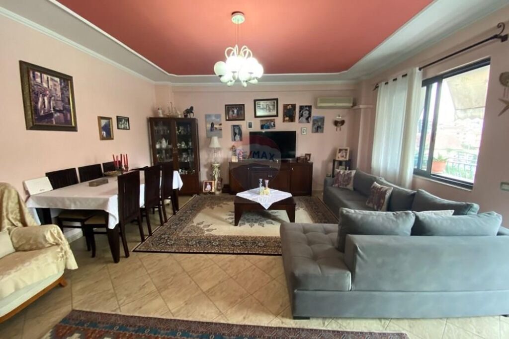 Apartament - Për Shitje - Tregu Elektrik I Ri, Tiranë