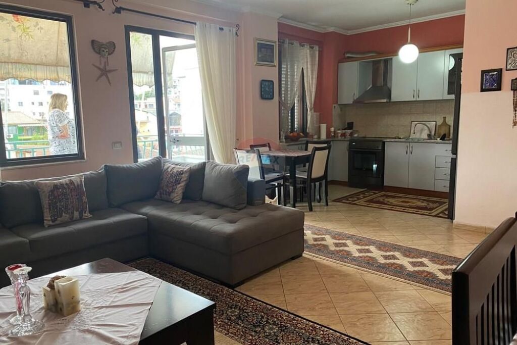 Apartament - Për Shitje - Tregu Elektrik I Ri, Tiranë