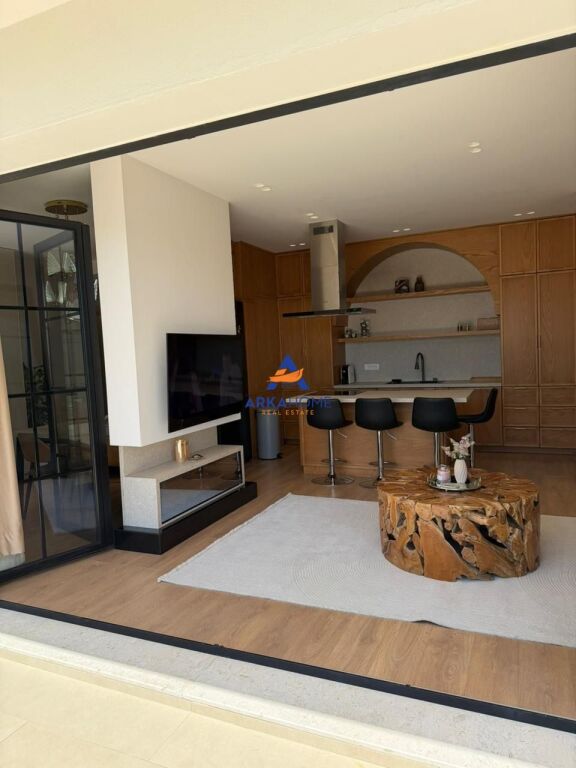 SHITET VILE 1 KATËSHE ME PISHINË 410M2 "UNAZA E PASKUQANIT, PASKUQAN" 650.000 EURO