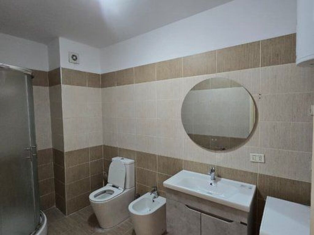 Jepet me qera apartament 2+1 tek Kompleksi Malajzan!!