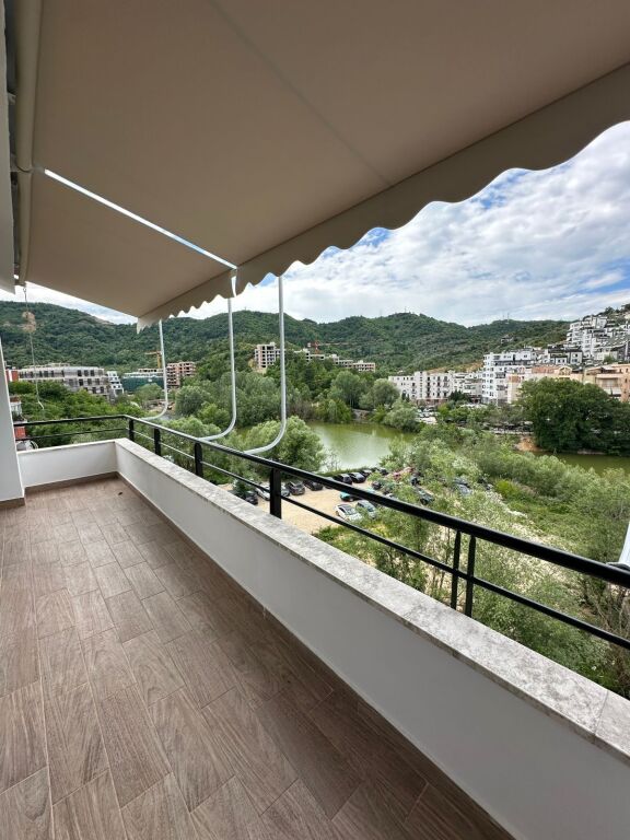 🏡 Shitet Apartament Super Luksoz 2+1 📍 Rruga Hamdi Garunja, Liqeni i Thatë (jo zonë malore)