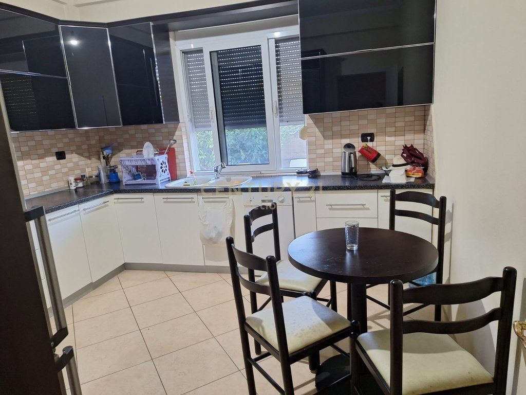SUPER OKAZION 🔥 🏡 Vilë 2 Kate + Truall për shitje në Durrës, Rruga e Plazhit