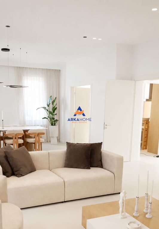 JEPET ME QERA VILE 2 KATE "NË ROLLING HILLS 2, TIRANË " 10.000 EURO