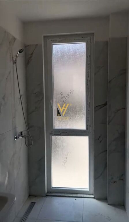 JEPET ZYRE 100 M2 ME QERA NE PASKUQAN 45.000 LEKE