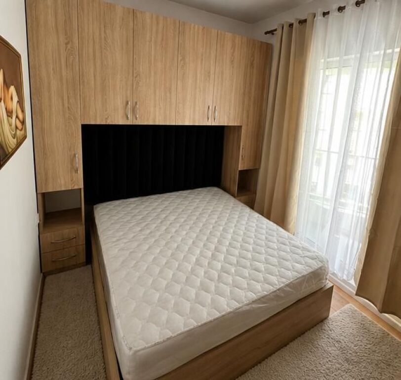 Prane Shkolles se Baletit, jepet me qera apartament 1+1.