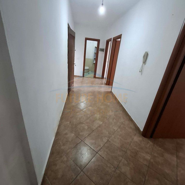 Shitet, Apartament 2+1, Pallatet Çabej, Misto Mame