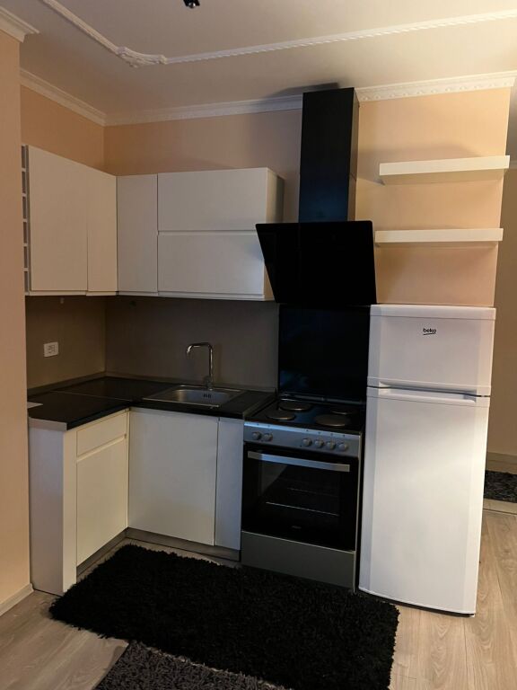 Jepet apartment me Qira 1+1  E mobiluar  Kati 4  Komplet mageneti tek 21 dhjetori  Cmimi 50.000 mi leke