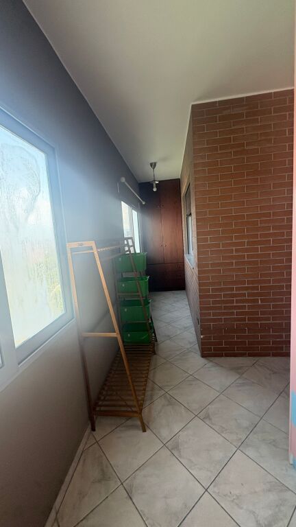 Affittasi appartamento 2+1 arredato presso il Palazzo con Shigjeta
