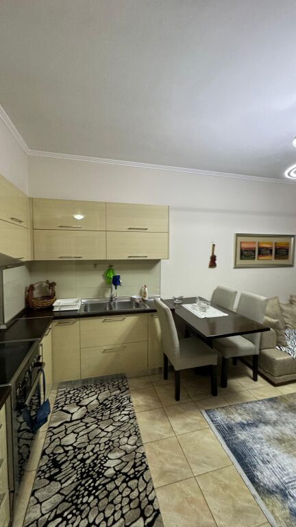 Affittasi 2+1+1 ASTIR VICINO AL COMPLESSO MOLLA 50.000 leke