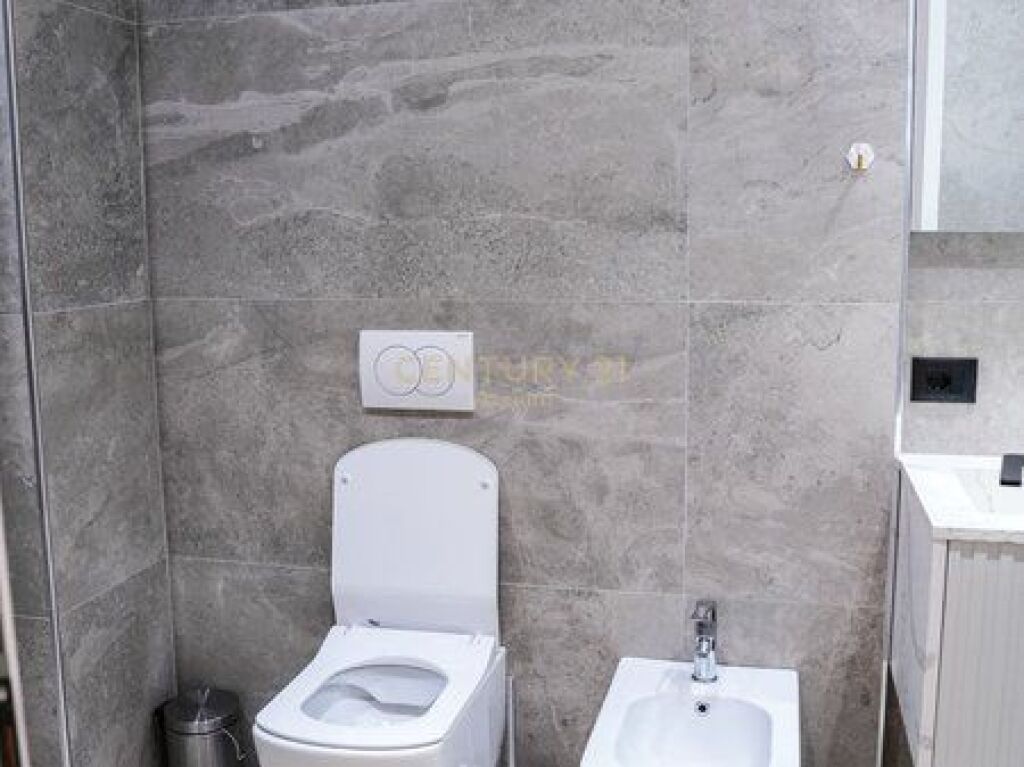 SHITET APARTAMENT 2+1+2GARAZHE TEK RESIDENCA RELUX NE SHKOZE!
