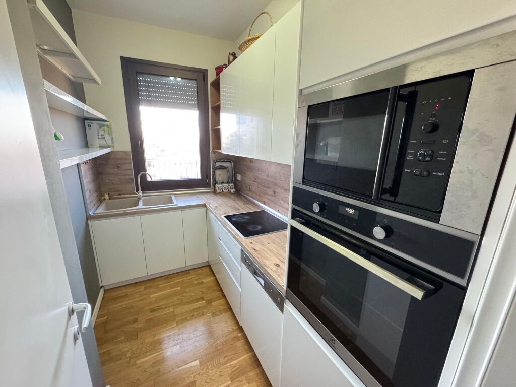 🏡 Appartamento 1+1 con veranda in affitto 📍 Via Barrikadave 💰 Prezzo: 700 euro / mese