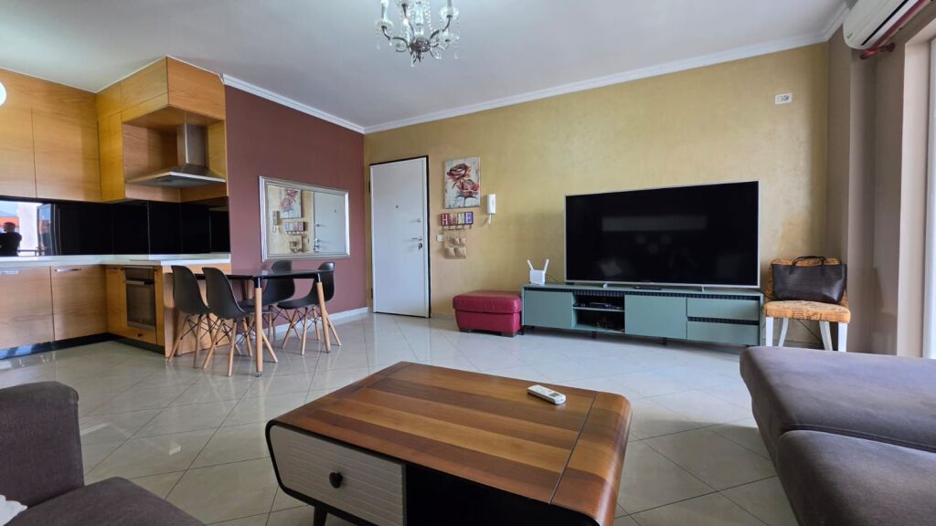 Jepet me Qira Apartament 2+1+2+Depo + 2 Ballkone