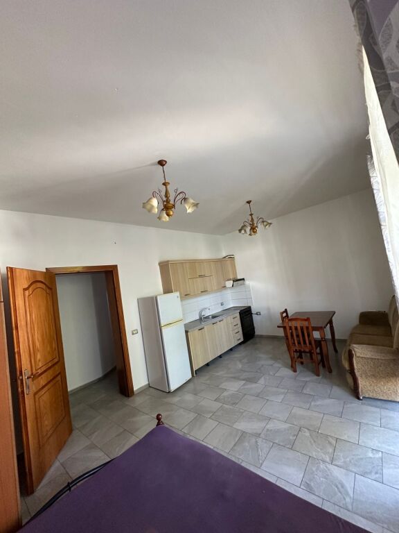 GARSIONERE 30000 LEKE.BULEVARDI I RI