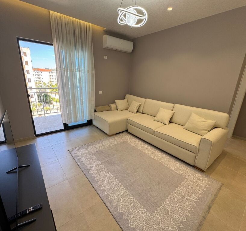 🏡 Shitet Apartament 1+1  📍 Rruga Skënderbeu, Golem