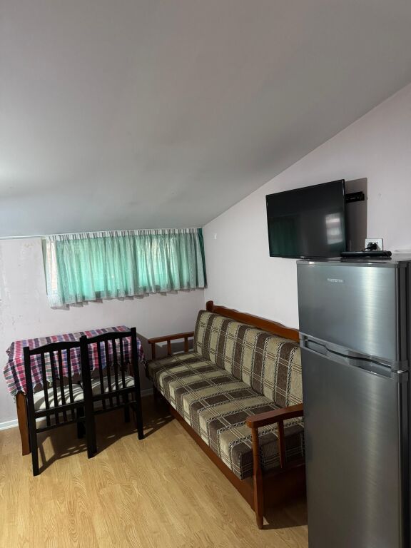 Tirane, jepet me qera garsonier Kati 5, 40 m² (Gjimnazi "Partizani")