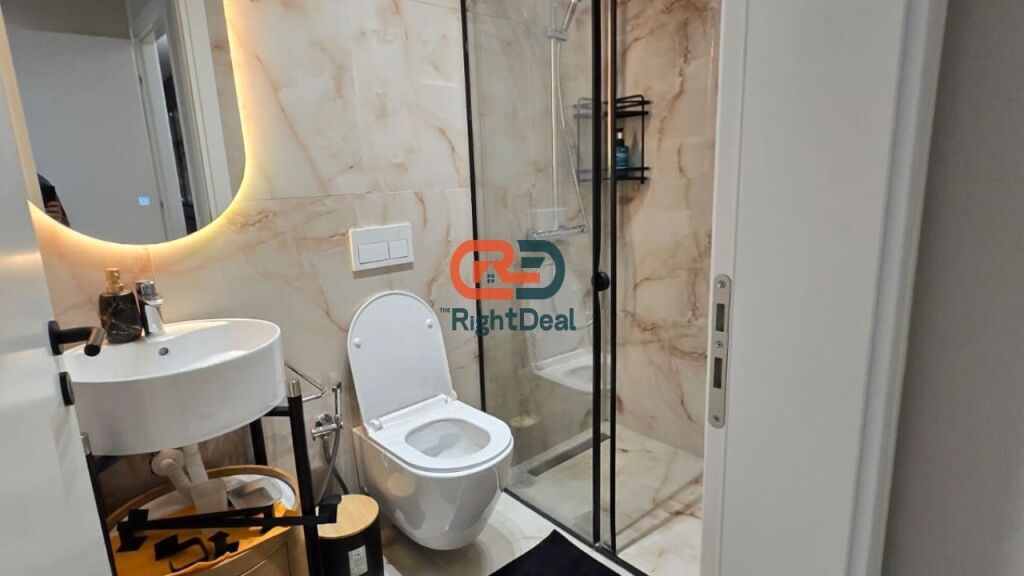 Tek Kodra e Diellit, Jepet Me Qira Super Apartament 2+1+2+Post Parkimi, Totalisht i Investuar Gati Per Banim!!!