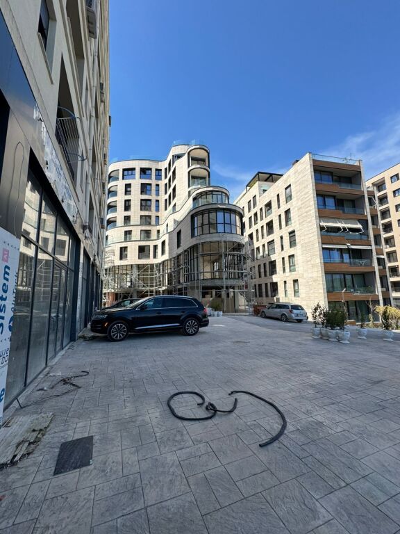 NEGOZIO IN AFFITTO 800 M2 PRESSO RADISSON LAGO