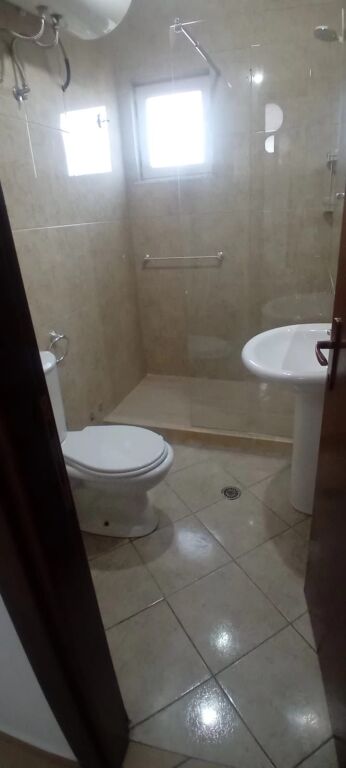 Jepet me qira 2+1+1 ISH FUSHA E AVIACIONIT 650€