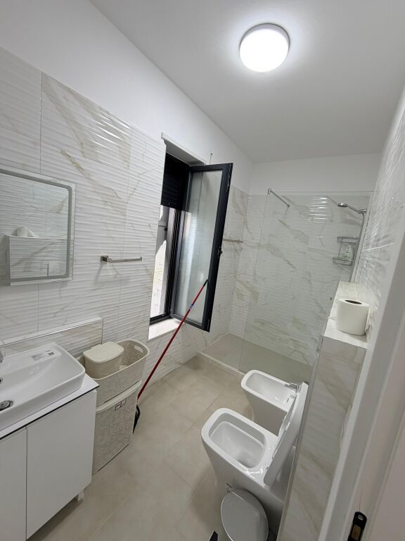 qira apartament 2+1+2 📍Stacioni I Trenit 💶 800 Euro