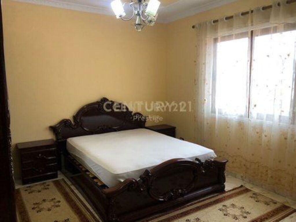 APARTAMENT ME QIRA 3+1+2, NE HYRJE TE VILAVE AMERIKANE, TIRANE!