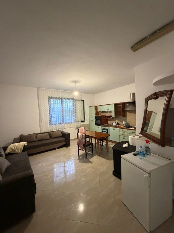 Appartamento 2+1 in Affitto nel Quartiere 17, Durrës