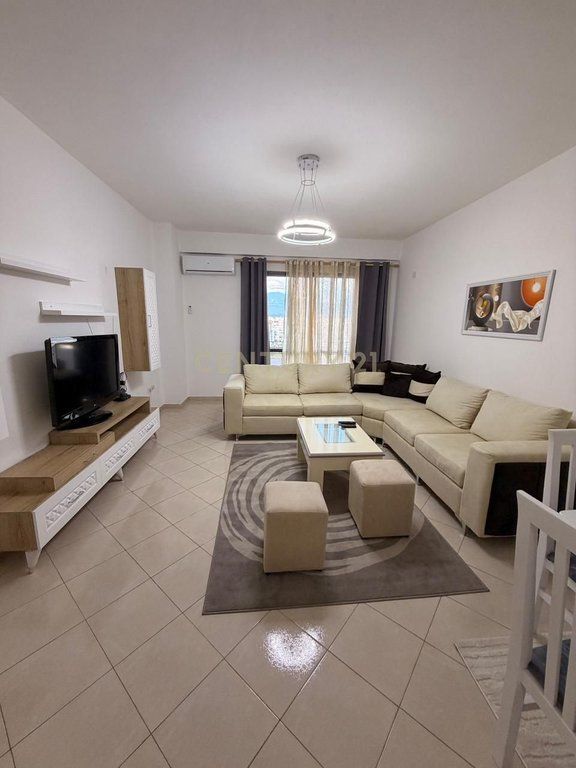 Jepet me qera apartament 2+1 + 2 Ballkone / Yzberisht, prane Kmy-se. 600 € /Muaj Sip. Totale  100m2