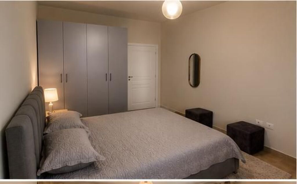 Kompleksi Asl prane Spitalit QSUT, Jepet me qera apartament 1+1 totalisht i arreduar!