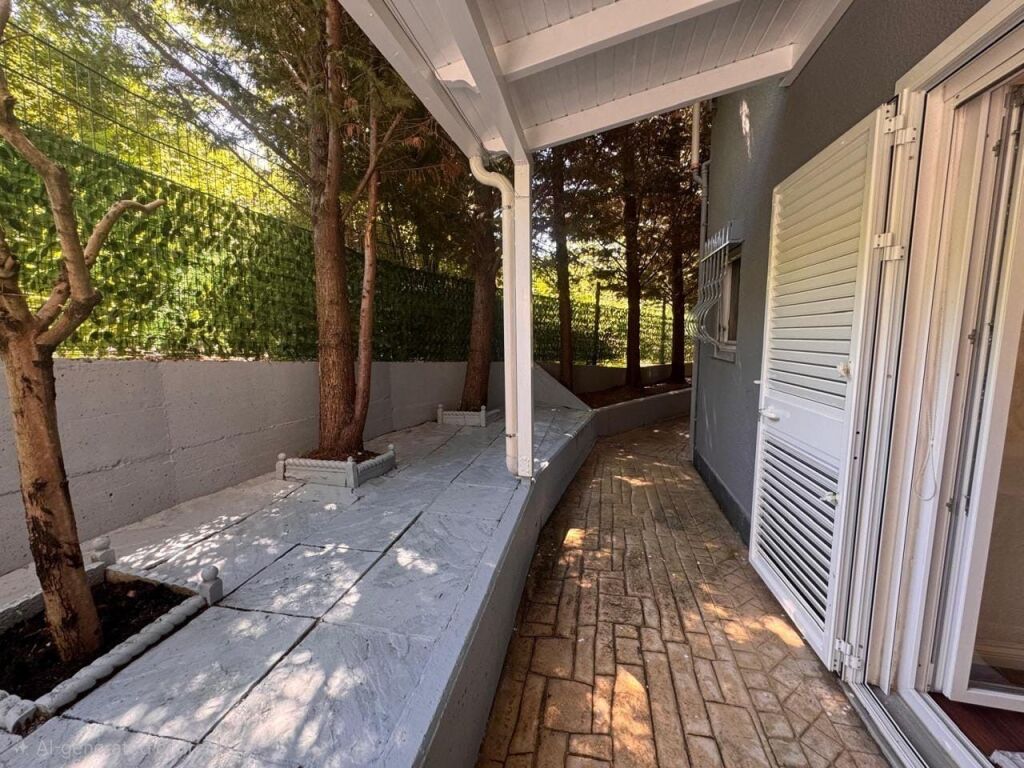 Shitet apartament + verande tek Liqeni i Thate