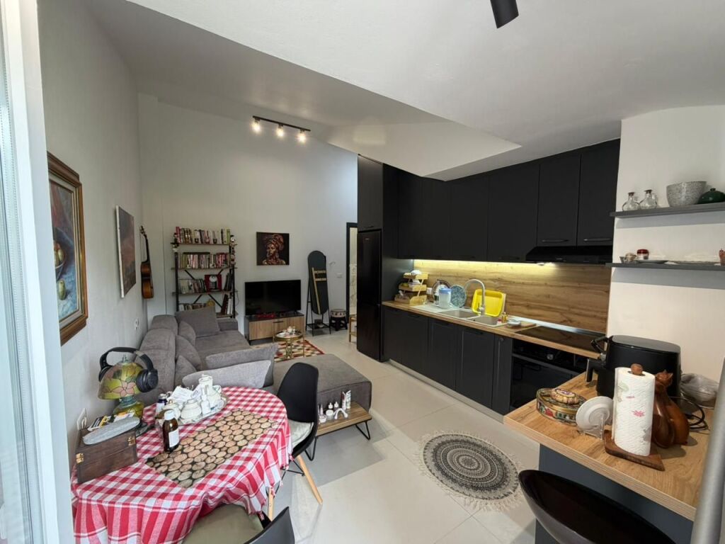 🏡 Shitet Apartament 1+1 📍 Zona e Linzes– Rr. “Baftijar Lici”  ▫️💶 Çmimi: 105.000 €  📩 Për info ose vizitë, kontaktoni në