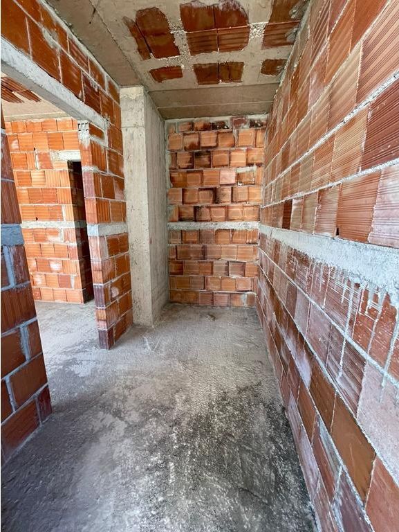 Shitet, Apartament 2+1+2, Blloku, Tirane.