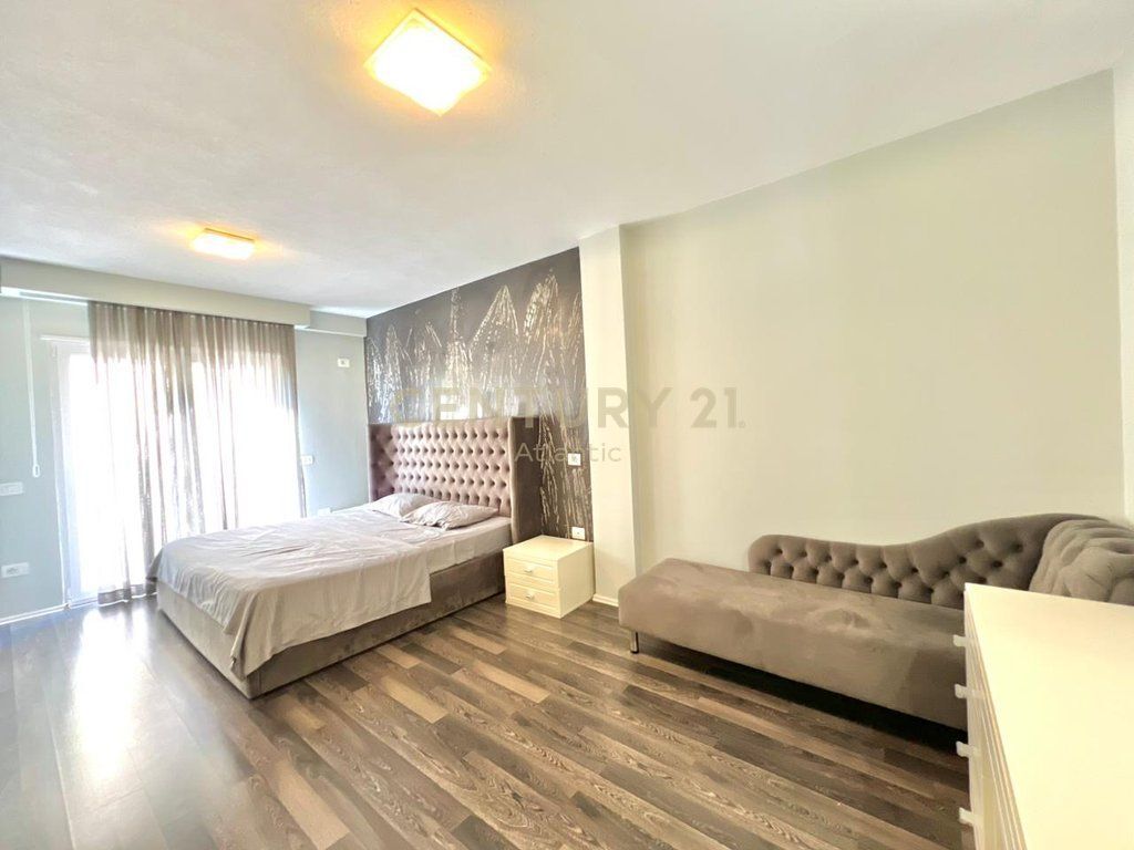 EXCLUSIVE ! SHITET APARTAMET LUXURY 2+1+2 TUALETE + 80M2 VERANDE DHE 1 GARAZHD NE PLAZH ILIRIA DURRES !