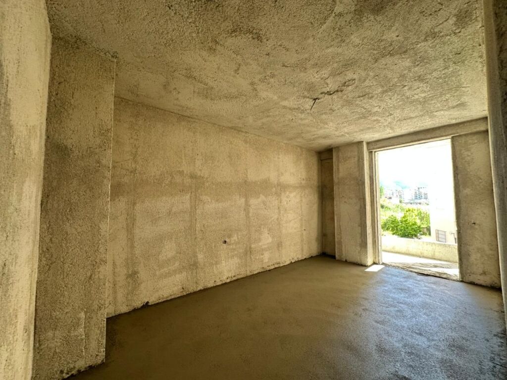 Shitet: Apartament 1+1 në ndërtim drejt përfundimit - Bolv Oil, Vlore