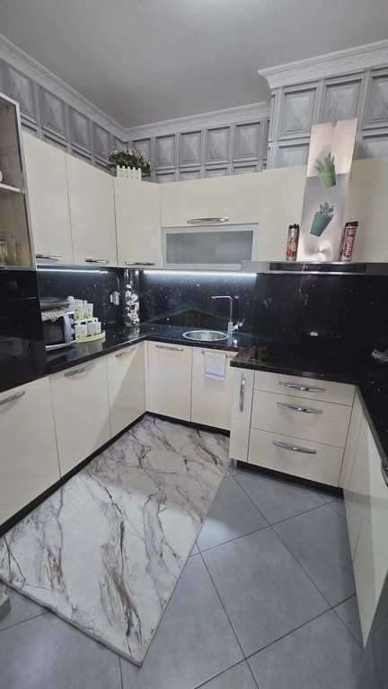 Shitet, Apartament 2+1+2, Kompleksi Prestige, Rruga Jordan Misja