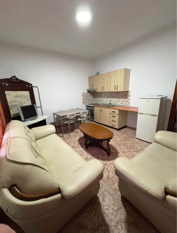 JEPET ME QERA SHTEPI 1+1 ( e mobiluar)- JORDAN MISJA, TIRANE