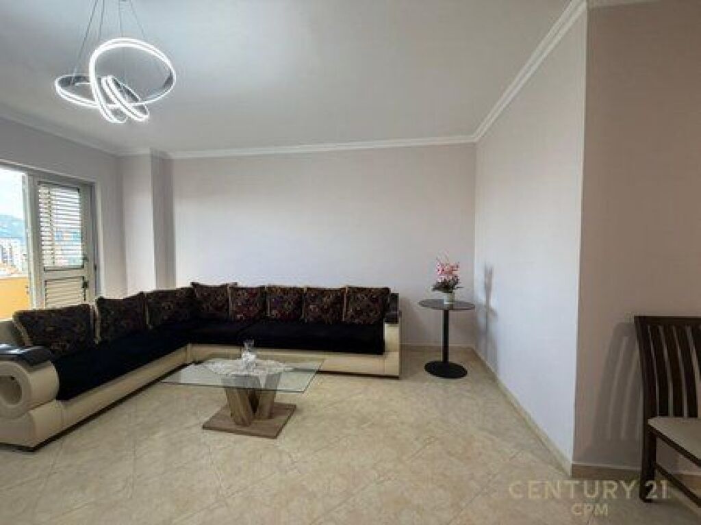 VENDESI APPARTAMENTO 3+1+2 VICINO AL KRISTAL CENTER!