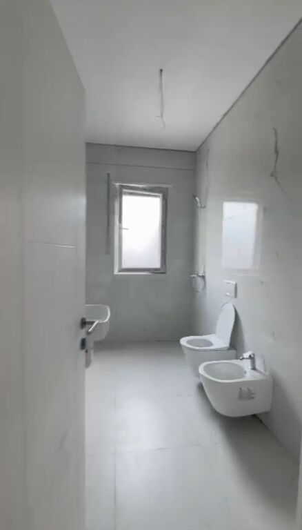 Shitet apartament 2+1 ne Kamez