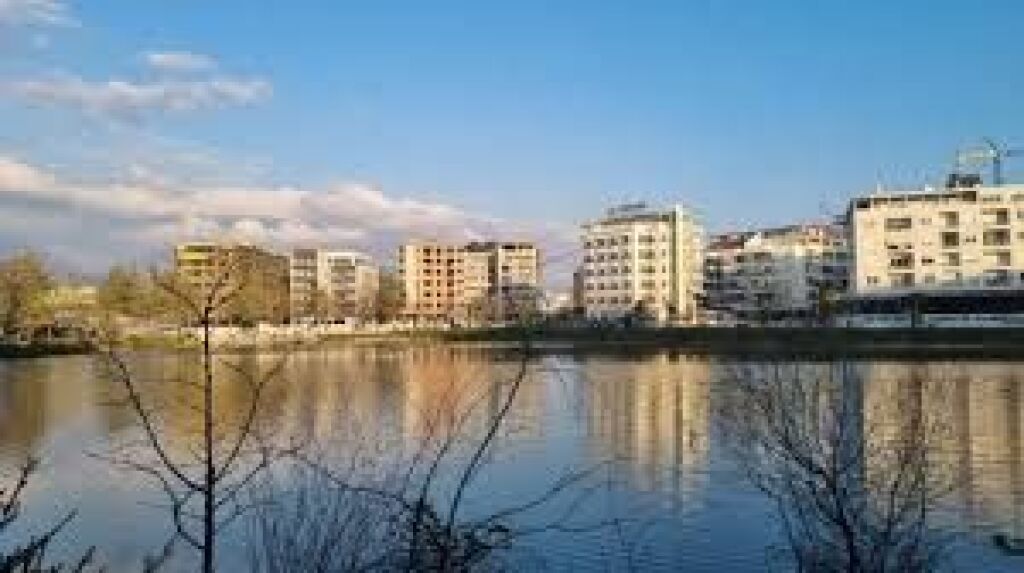 Shitet, Apartament 2+1+2 Ballkone ,Liqeni i Thate, Tirane