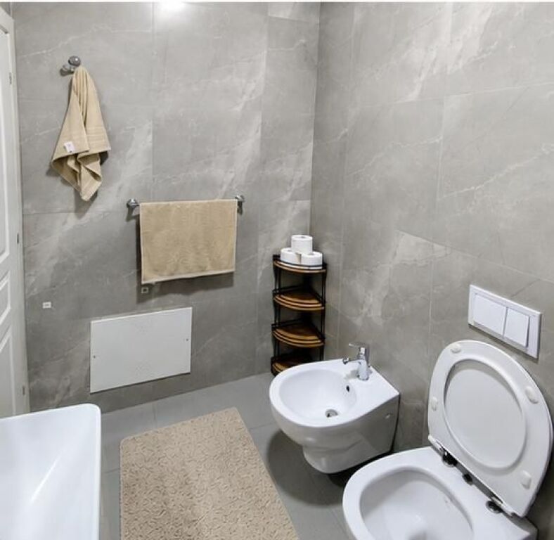 Kompleksi Asl prane Spitalit QSUT, Jepet me qera apartament 1+1 totalisht i arreduar!