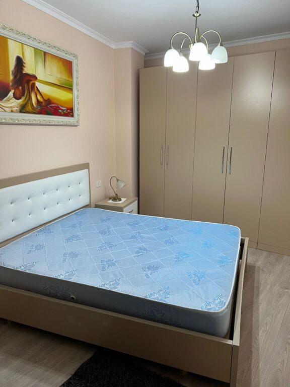 Jepet apartment me Qira 1+1  E mobiluar  Kati 4  Komplet mageneti tek 21 dhjetori  Cmimi 50.000 mi leke