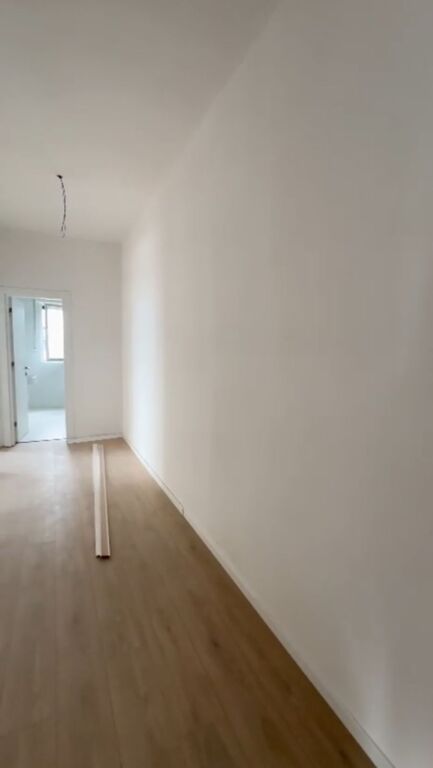 Shitet apartament 2+1 ne Kamez